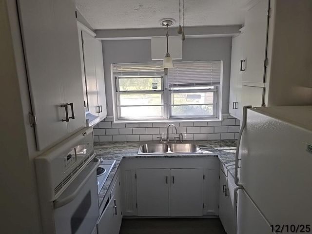 1715 ROSCOMMOM Drive, Alexandria, LA 71301