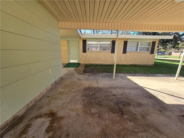 1715 ROSCOMMOM Drive, Alexandria, LA 71301