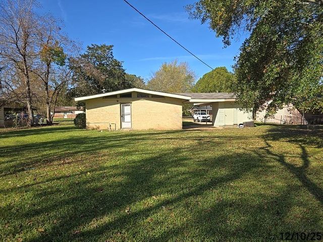 1715 ROSCOMMOM Drive, Alexandria, LA 71301