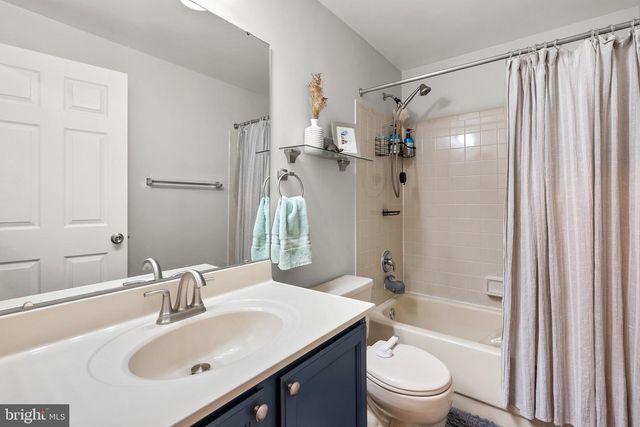 6592 SKYLEMAR TRL, Centreville, VA 20121