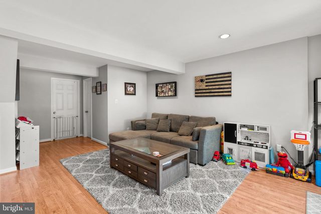6592 SKYLEMAR TRL, Centreville, VA 20121