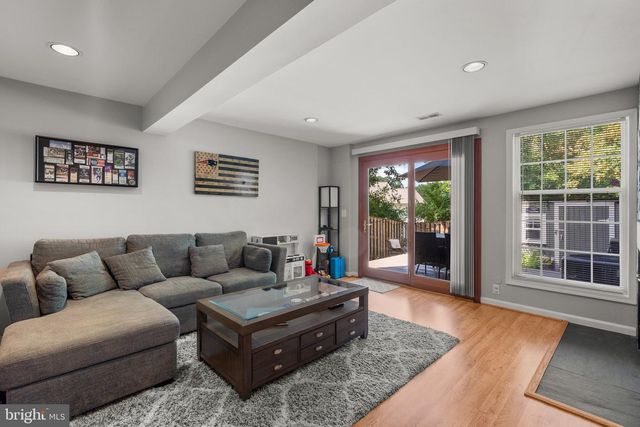 6592 SKYLEMAR TRL, Centreville, VA 20121
