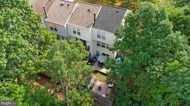 6592 SKYLEMAR TRL, Centreville, VA 20121
