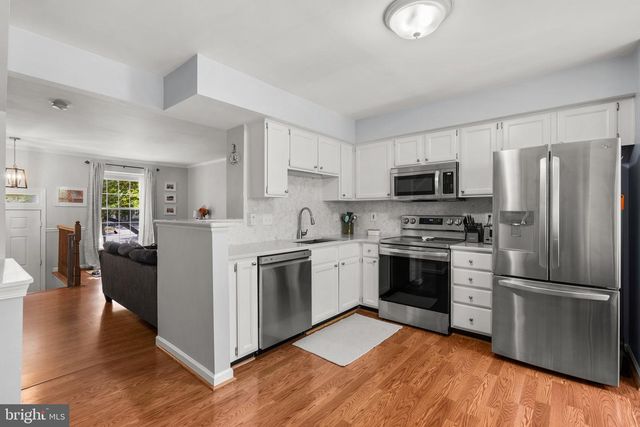 6592 SKYLEMAR TRL, Centreville, VA 20121
