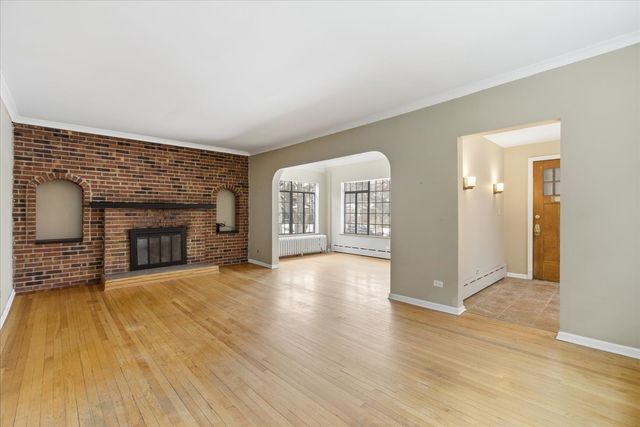 1421 W Juneway Terrace W, Chicago, IL 60626