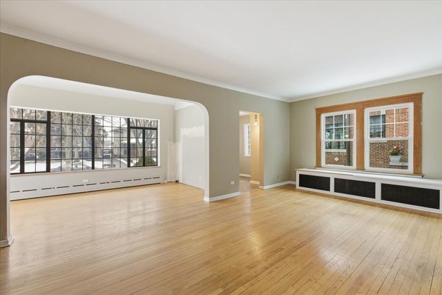 1421 W Juneway Terrace W, Chicago, IL 60626