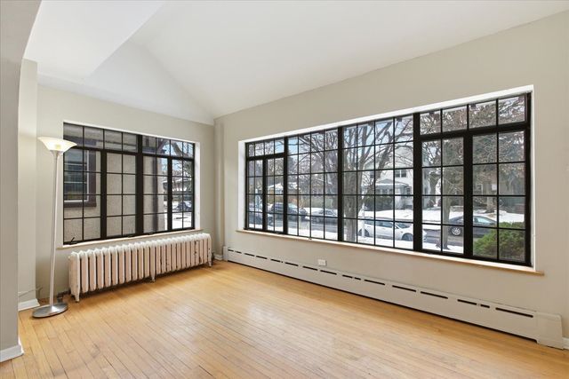 1421 W Juneway Terrace W, Chicago, IL 60626