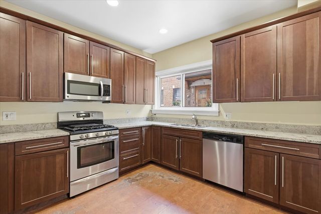 1421 W Juneway Terrace W, Chicago, IL 60626