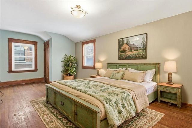 1421 W Juneway Terrace W, Chicago, IL 60626