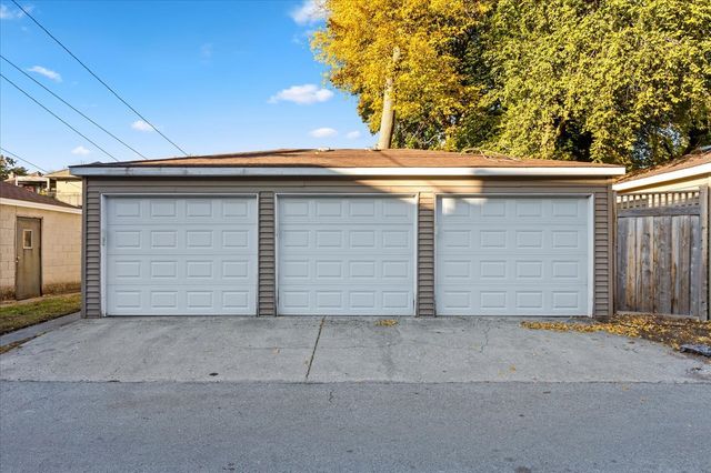 1421 W Juneway Terrace W, Chicago, IL 60626