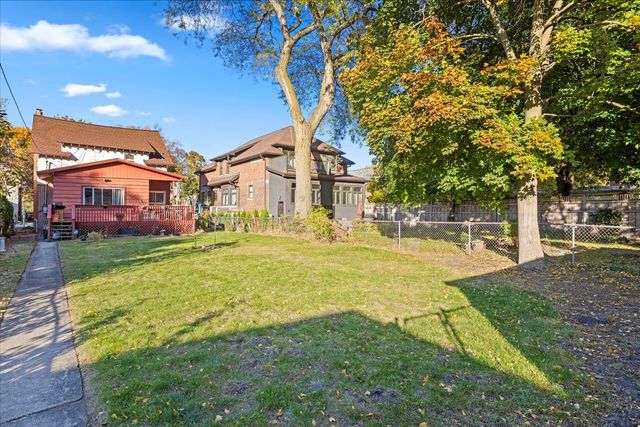 1421 W Juneway Terrace W, Chicago, IL 60626