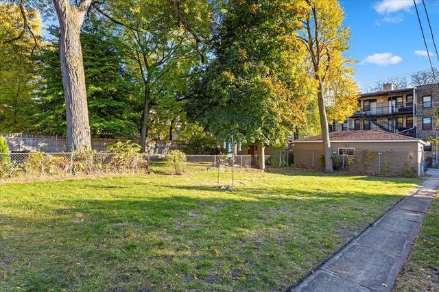 1421 W Juneway Terrace W, Chicago, IL 60626