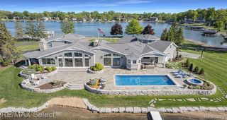 2210 Island Shore Drive, Fenton Charter Township, MI 48430