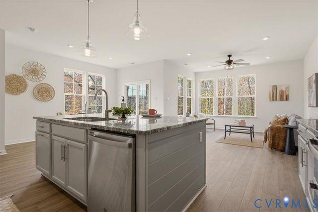 6640 Way Point Dr, Chester, VA 23234