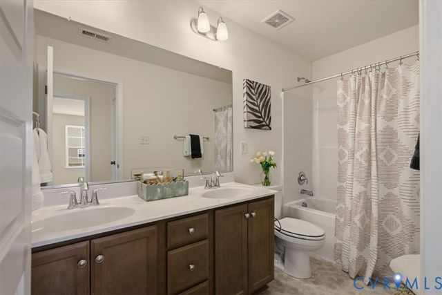 6640 Way Point Dr, Chester, VA 23234