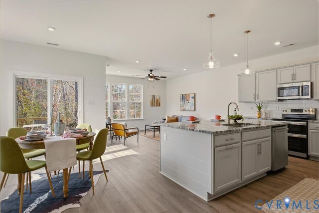 6640 Way Point Dr, Chester, VA 23234