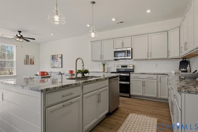 6640 Way Point Dr, Chester, VA 23234