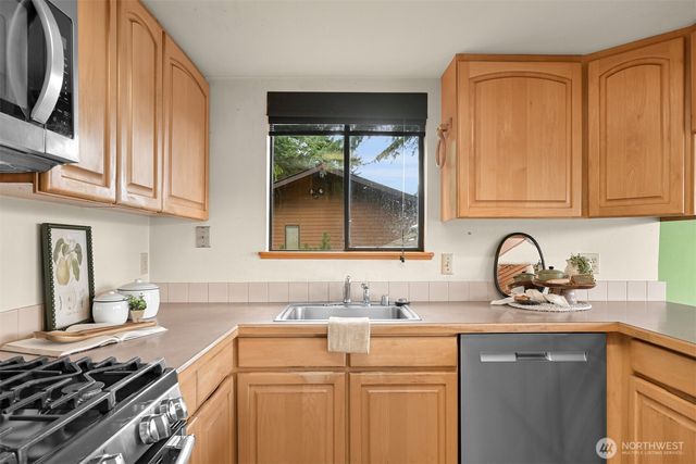 214 Bayside Road, Bellingham, WA 98225