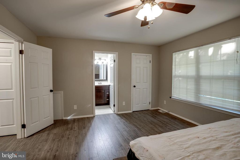 313 FOUNTAIN HALL CT, Mount Laurel, NJ 08054