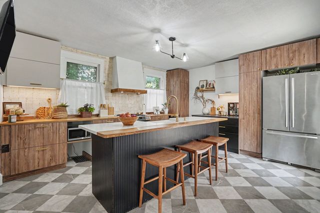 1718 W 9th Street, Davenport, IA 52804