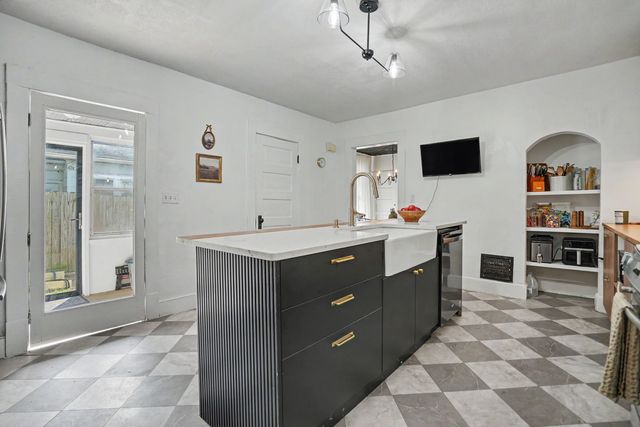 1718 W 9th Street, Davenport, IA 52804