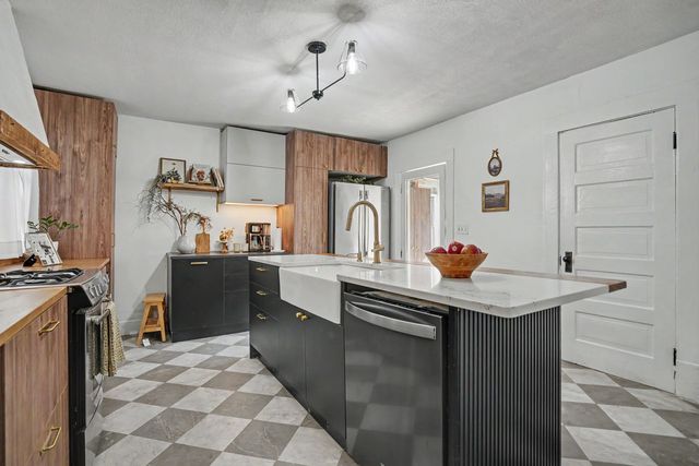 1718 W 9th Street, Davenport, IA 52804