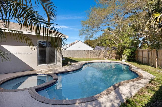 1745 N Goldeneye Ln, Homestead, FL 33035