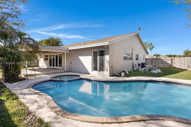 1745 N Goldeneye Ln, Homestead, FL 33035