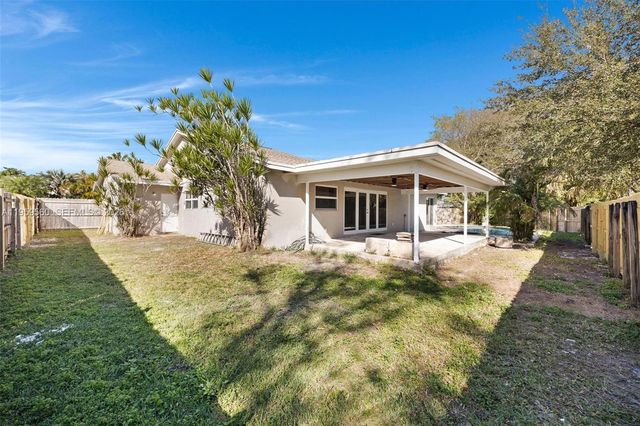 1745 N Goldeneye Ln, Homestead, FL 33035