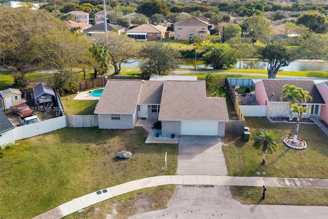 1745 N Goldeneye Ln, Homestead, FL 33035