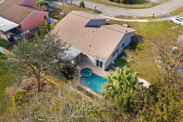 1745 N Goldeneye Ln, Homestead, FL 33035