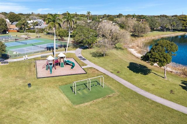 1745 N Goldeneye Ln, Homestead, FL 33035