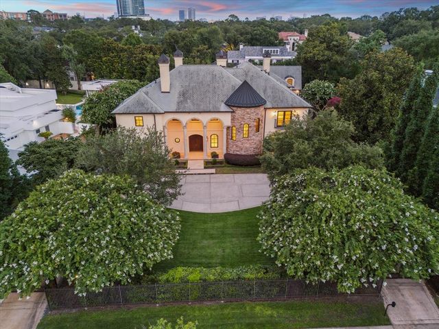 1039 Kirby Drive, Houston, TX 77019