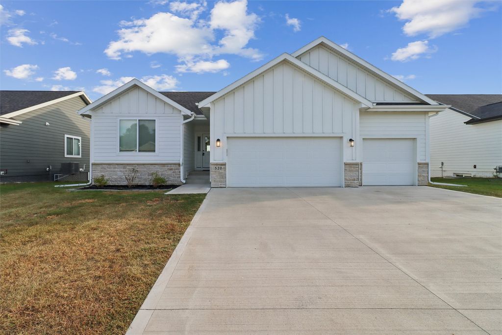 520 Meadows Court, Polk City, IA 50226