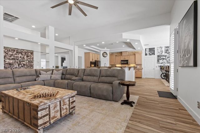 2204 Trident Maple Street, Las Vegas, NV 89117