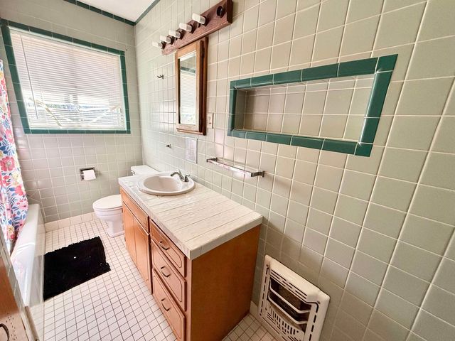 2008 Longview Dr, Henderson, TX 75652