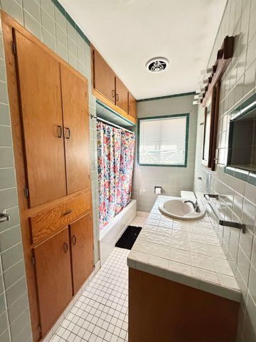 2008 Longview Dr, Henderson, TX 75652