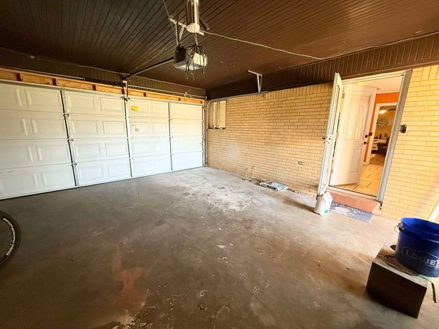 2008 Longview Dr, Henderson, TX 75652