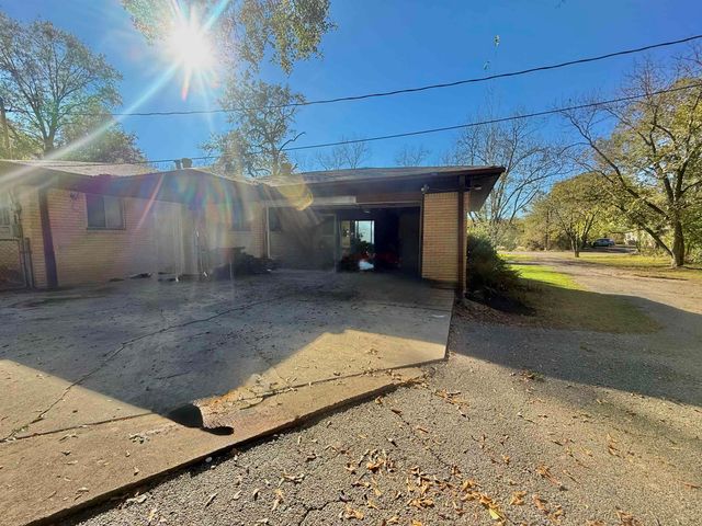 2008 Longview Dr, Henderson, TX 75652