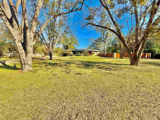 2008 Longview Dr, Henderson, TX 75652