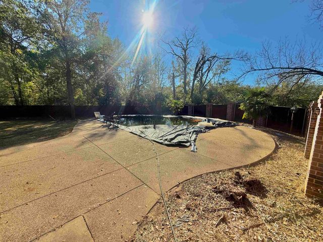 2008 Longview Dr, Henderson, TX 75652