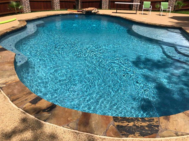 2008 Longview Dr, Henderson, TX 75652