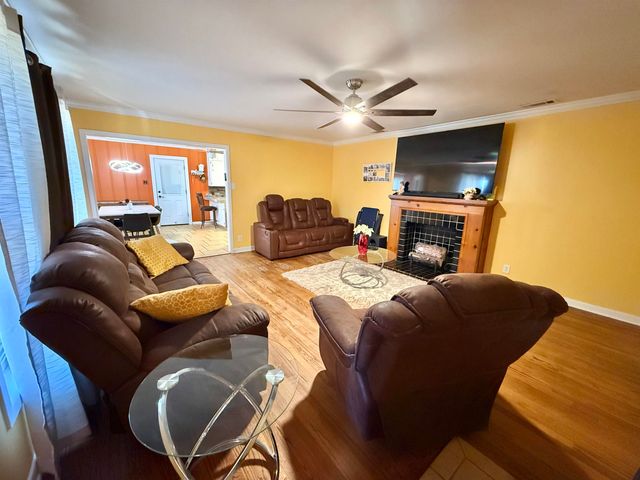 2008 Longview Dr, Henderson, TX 75652