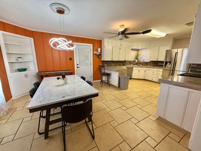 2008 Longview Dr, Henderson, TX 75652