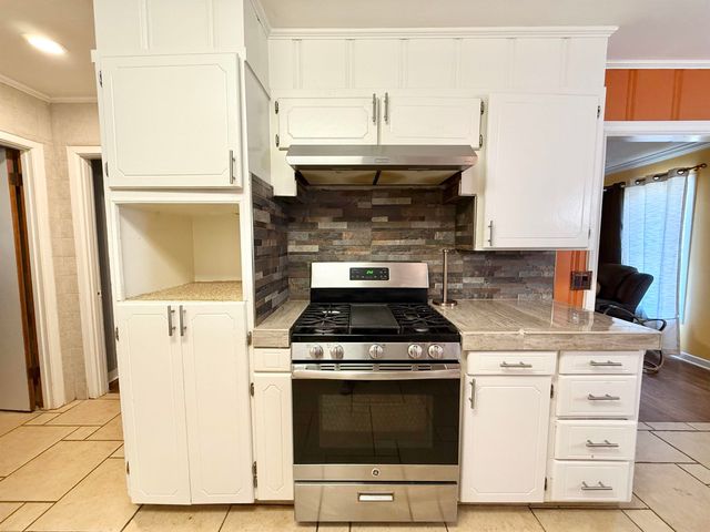 2008 Longview Dr, Henderson, TX 75652