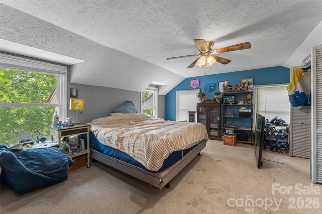 40 Sycamore Circle, Hendersonville, NC 28791