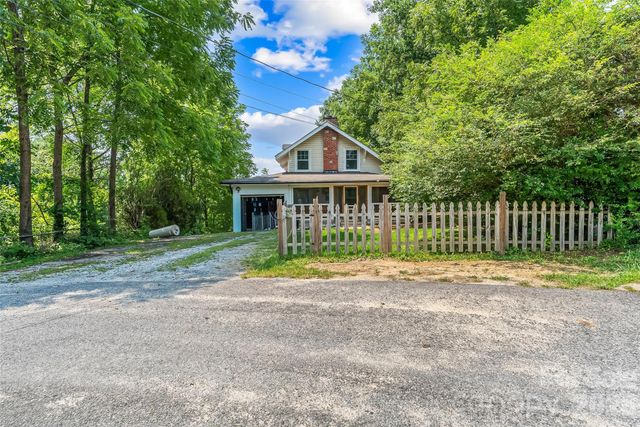 40 Sycamore Circle, Hendersonville, NC 28791