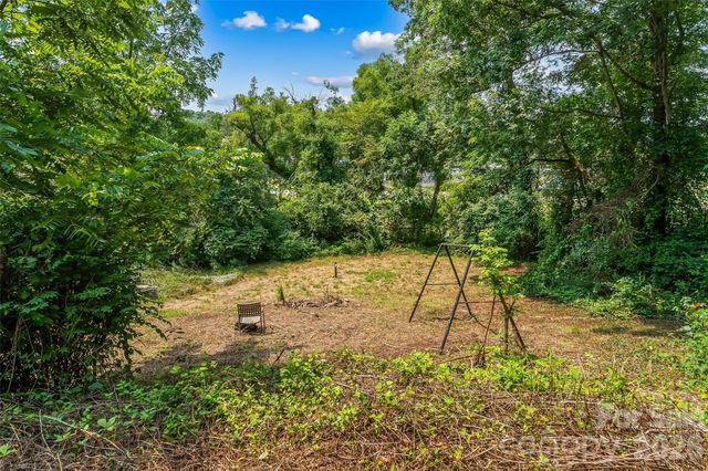40 Sycamore Circle, Hendersonville, NC 28791