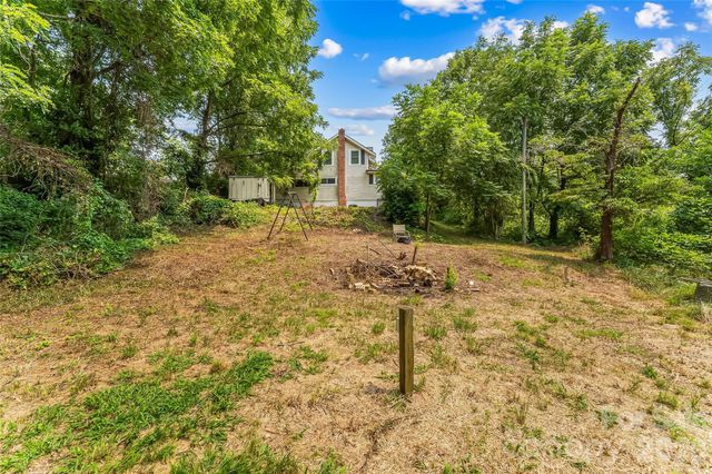 40 Sycamore Circle, Hendersonville, NC 28791