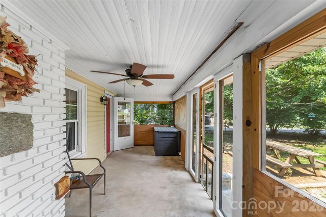 40 Sycamore Circle, Hendersonville, NC 28791